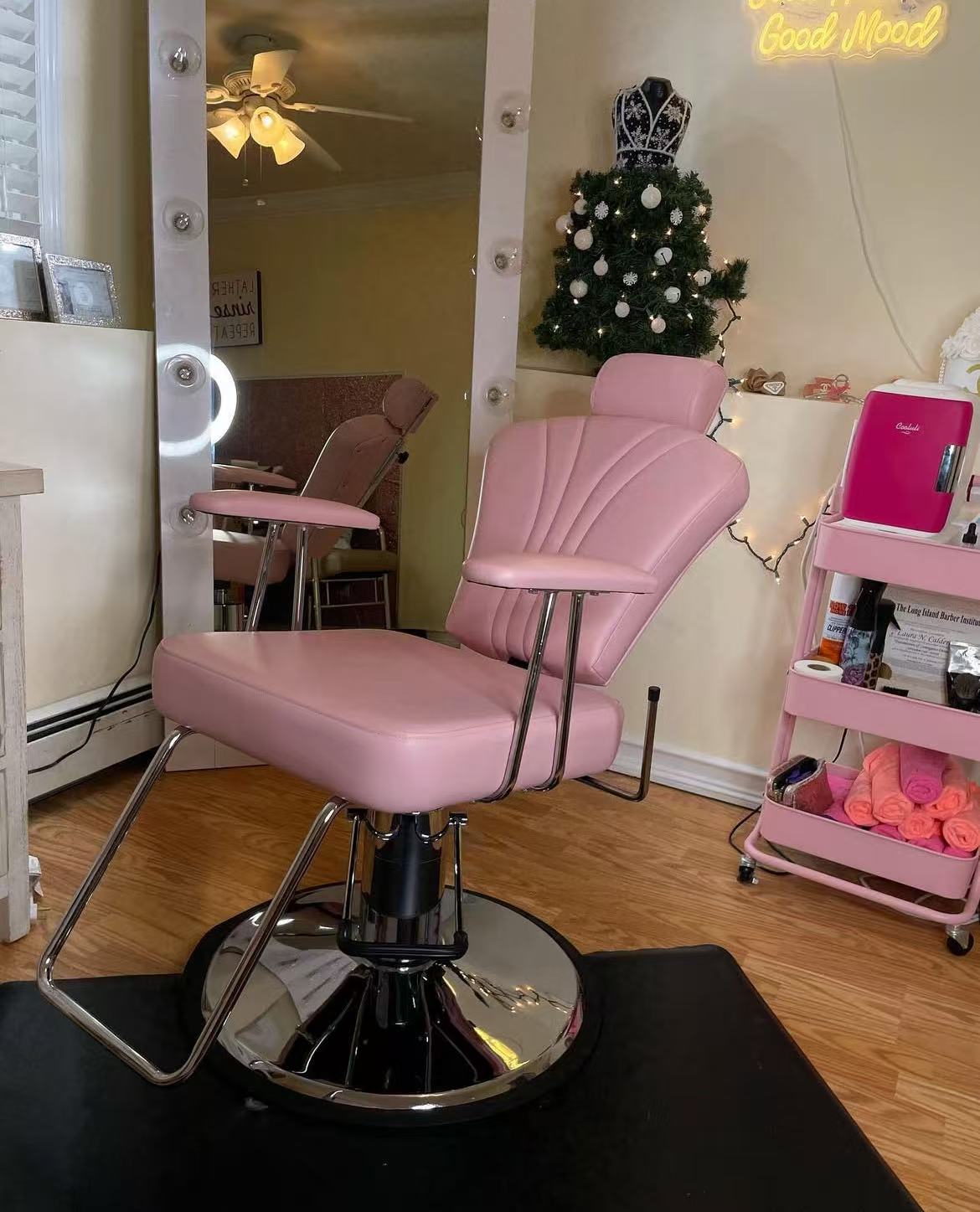Modny, stylowy fotel do makija – Makeup Beauty Lounge recenzja i cena