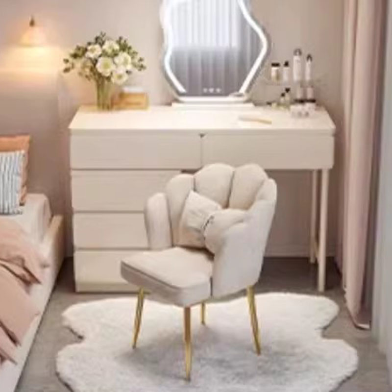 Toaletka z lustrem do makijażu – Makeup Beauty Lounge recenzja i cena