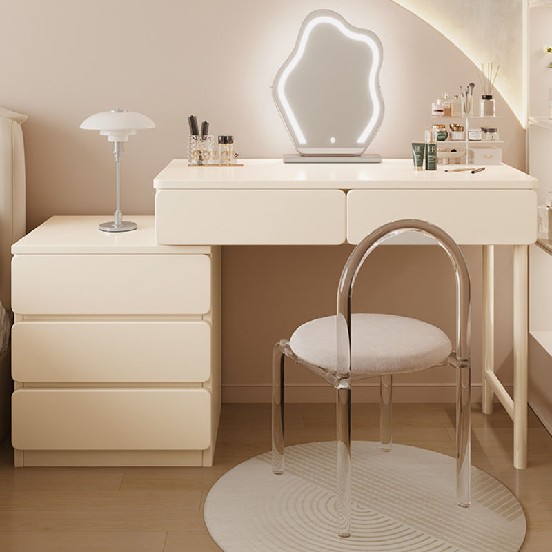 Toaletka z lustrem do makijażu – Makeup Beauty Lounge recenzja i cena