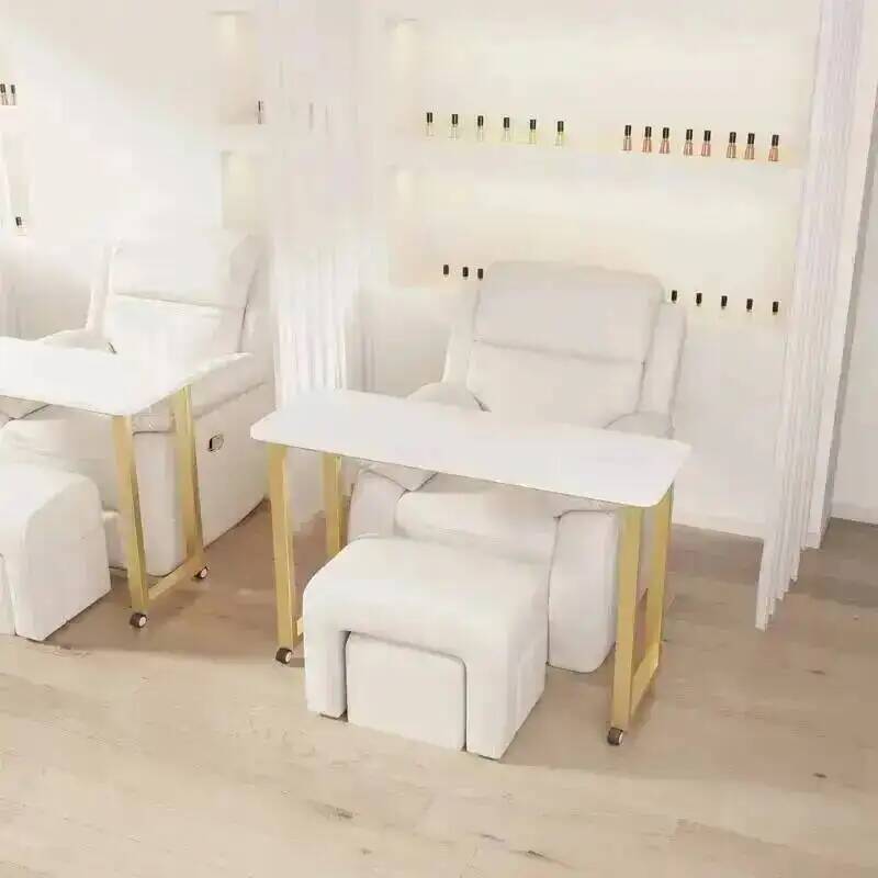 Stoliki do manicure z perfumam – Makeup Beauty Lounge recenzja i cena